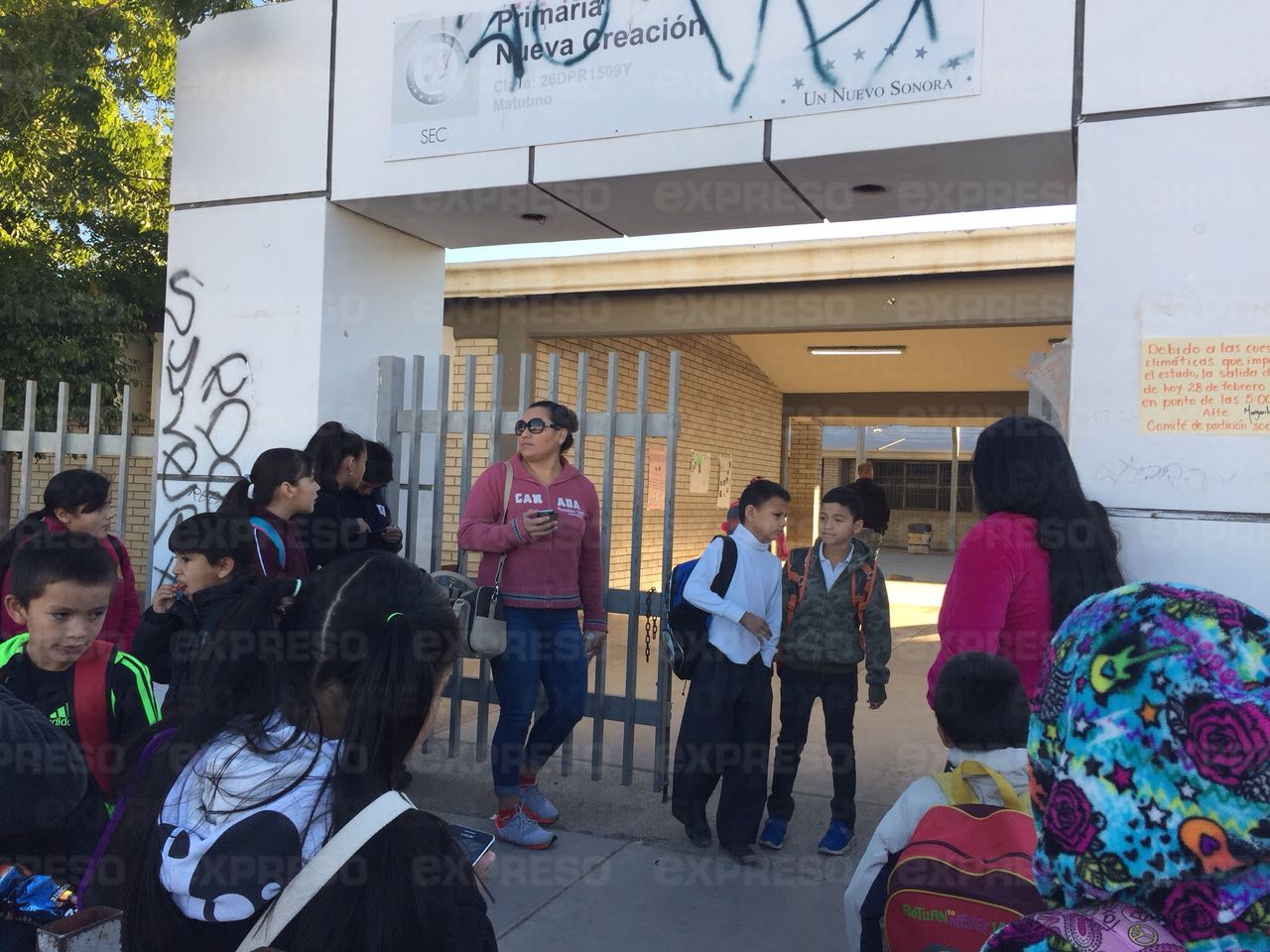 Padres De Familia Cierran Las Puertas De La Primaria Nueva Creaci N