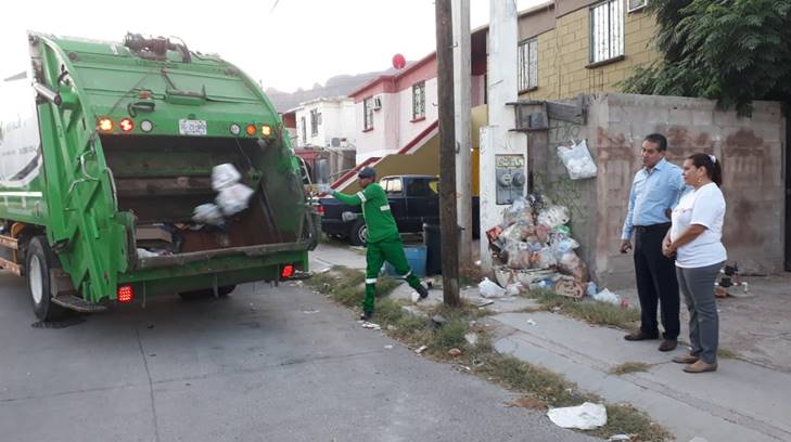alcaldesa y camiones basura