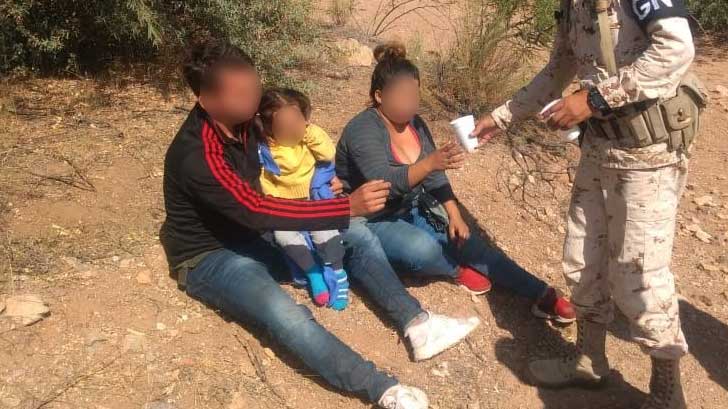 familia migrantes rescatan1