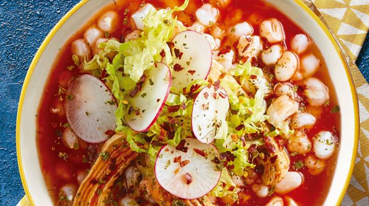 pozole rojo de pollo dos