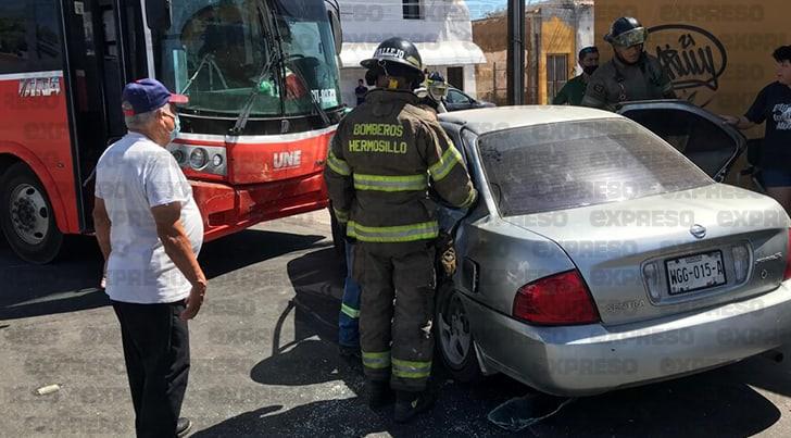 Fuerte accidente en el centro de Hermosillo deja a dos mujeres lesionadas