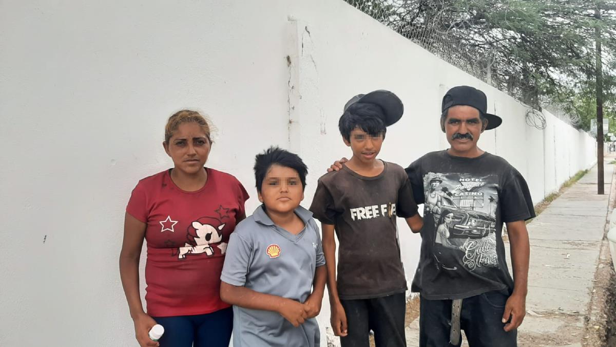La familia Ramírez López recibe ayuda para seguir su camino a Nogales