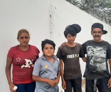 La familia Ramírez López recibe ayuda para seguir su camino a Nogales
