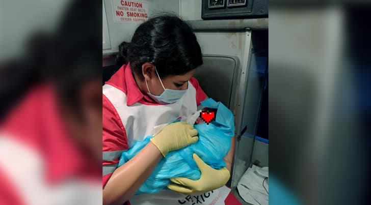 Nace bebé a bordo de una ambulancia mientras su madre era trasladada