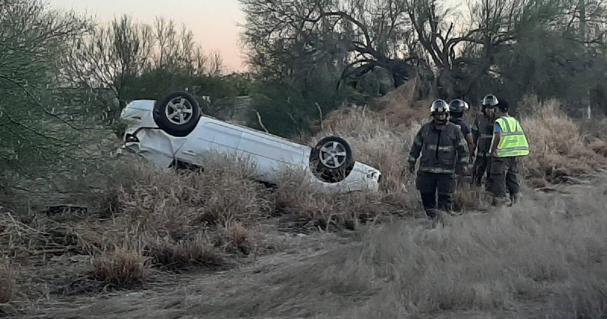 Volcamiento en la carretera Hermosillo-Bahía de Kino deja un herido leve