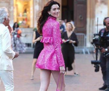 Anne Hathaway enamora por su look en el desfile de modas en Roma