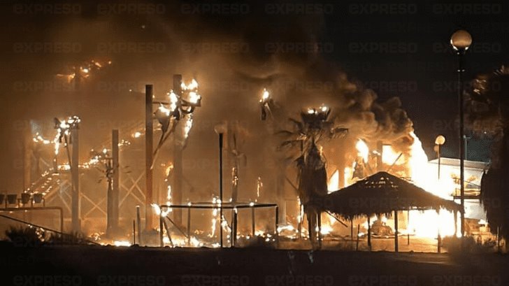 Bomberos sofocan incendio en La Sauceda; presumen que fue provocado