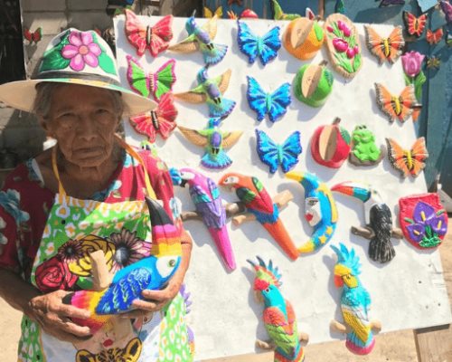 Hermelinda Reyes plasma su amor de madre en figuras artesanales