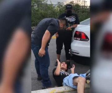 Captan a guardia de seguridad de la UNAM golpeando a estudiante