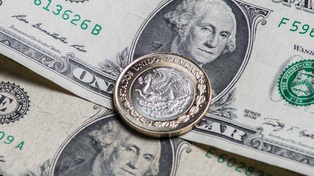 Precio del dólar abre la semana en 17.26 pesos al mayoreo