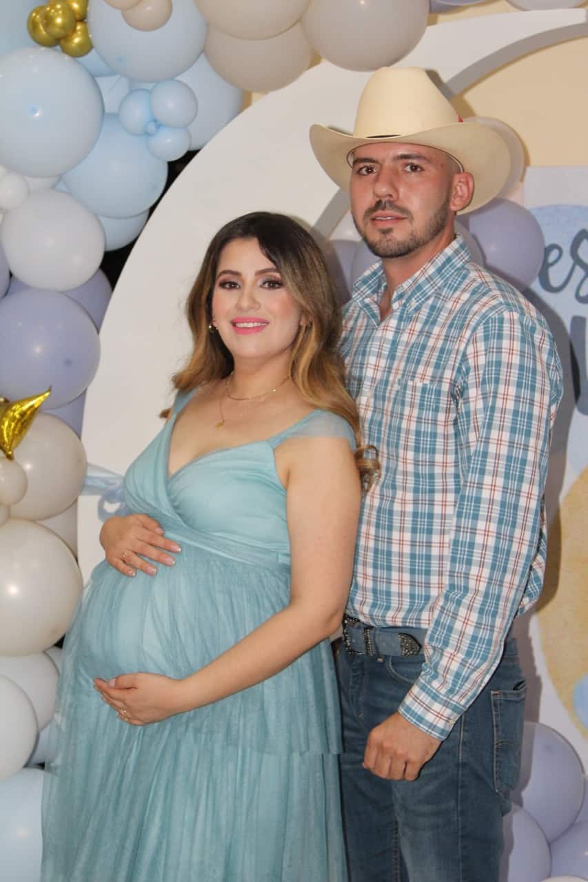 Festeja Valeria llegada de nuevo bebé