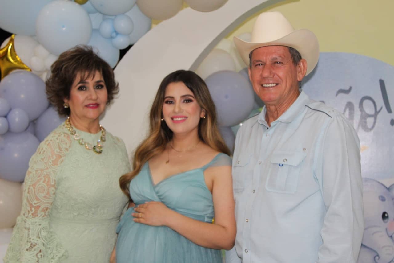 Festeja Valeria llegada de nuevo bebé