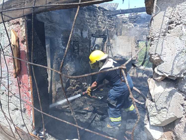 Hermosillo: incendio deja sin hogar a familia en la San Luis