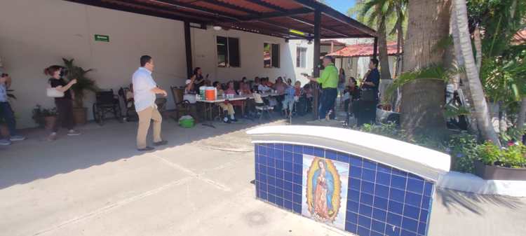 Organizan convivio en el asilo de ancianos Juan Pablo ll