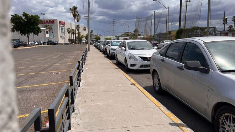 Prefieren estacionarse en zona prohibida que pagar estacionamiento