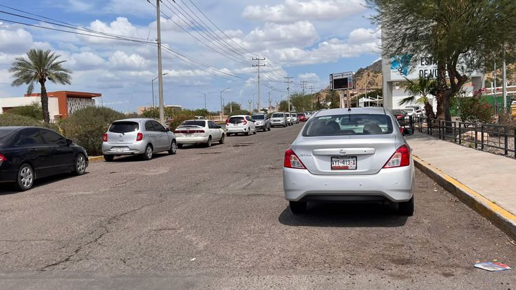 Prefieren estacionarse en zona prohibida que pagar estacionamiento