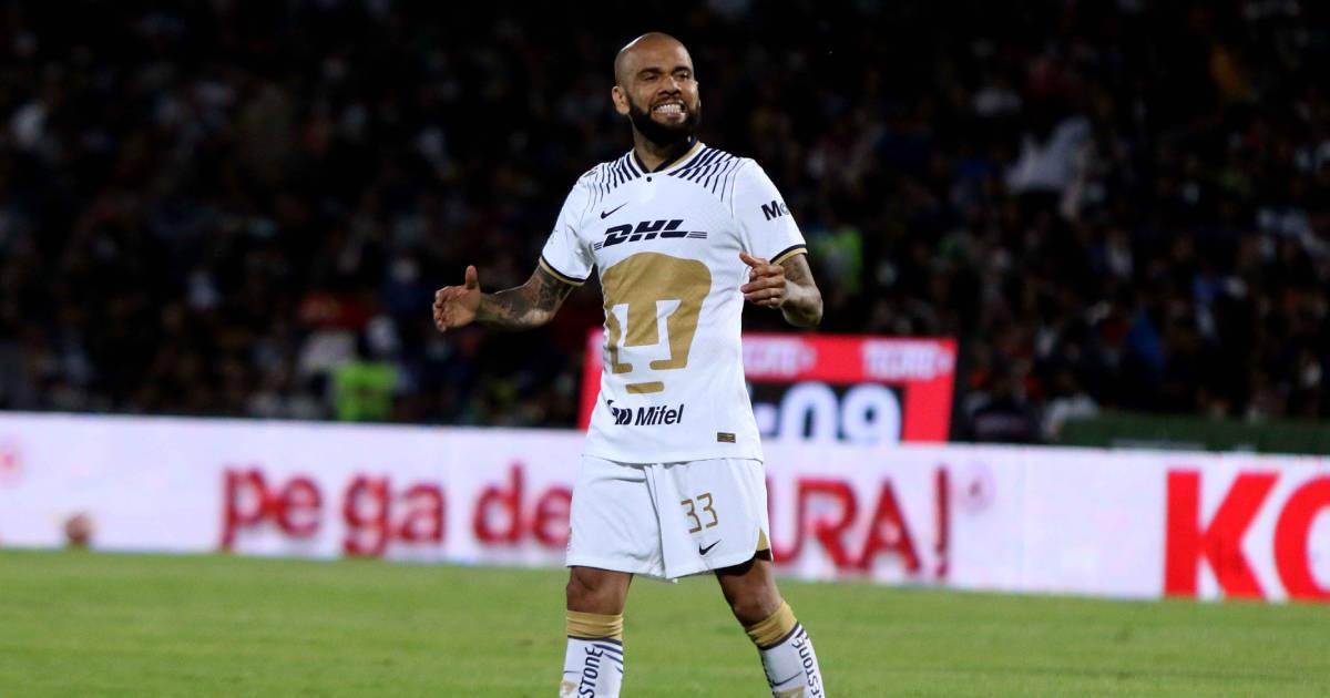 Dani Alves debutó con asistencia en el empate 1-1 de Pumas ante Mazatlán FC