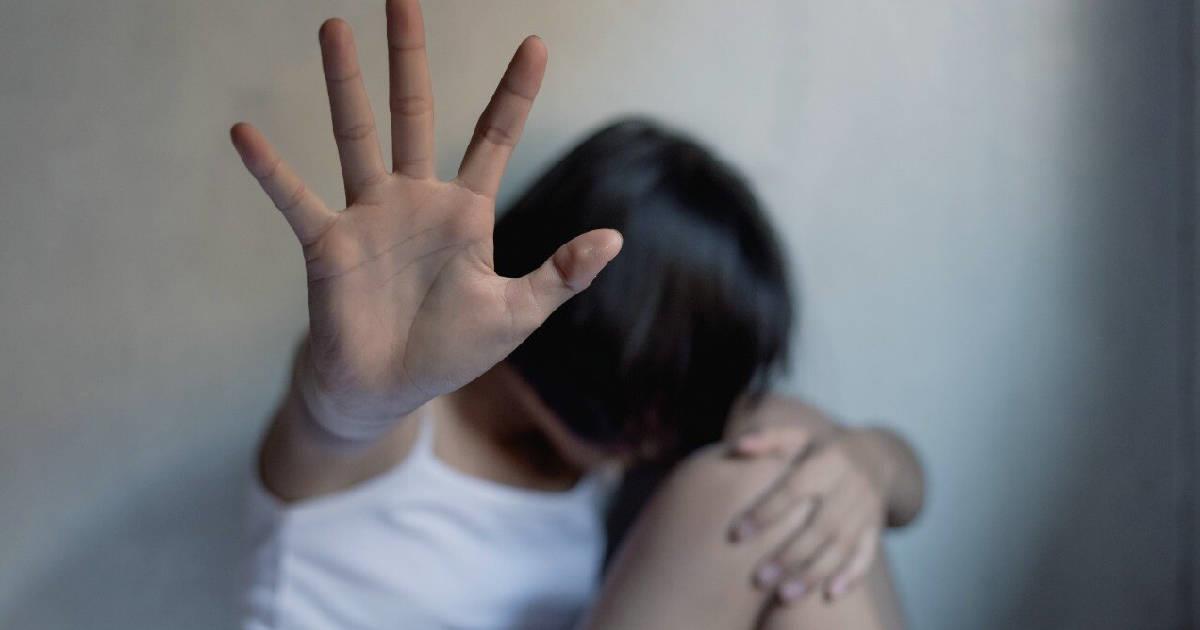 Mujer es detenida por golpear hasta la muerte a hijastra de 12 años