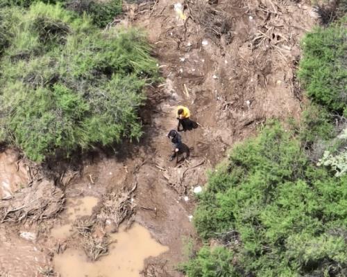 Localizan sin vida a padre e hijo arrastrados por arroyo en Hermosillo