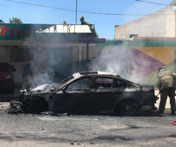 Incendio de vehículo provoca evacuación de guardería de Hermosillo