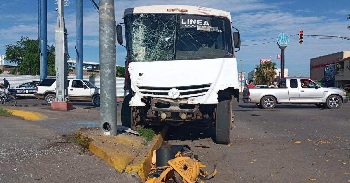 Camión urbano provoca accidente tras quedarse sin frenos en Cajeme