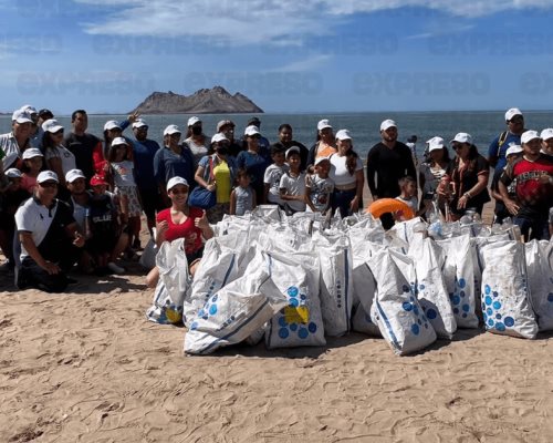 Familias se unen para el #Ploggin2022 y limpian la playa de Bahía de Kino