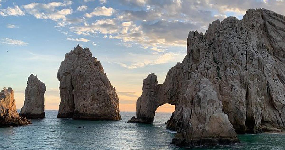 Turistas caen al mar durante paseo en Los Cabos