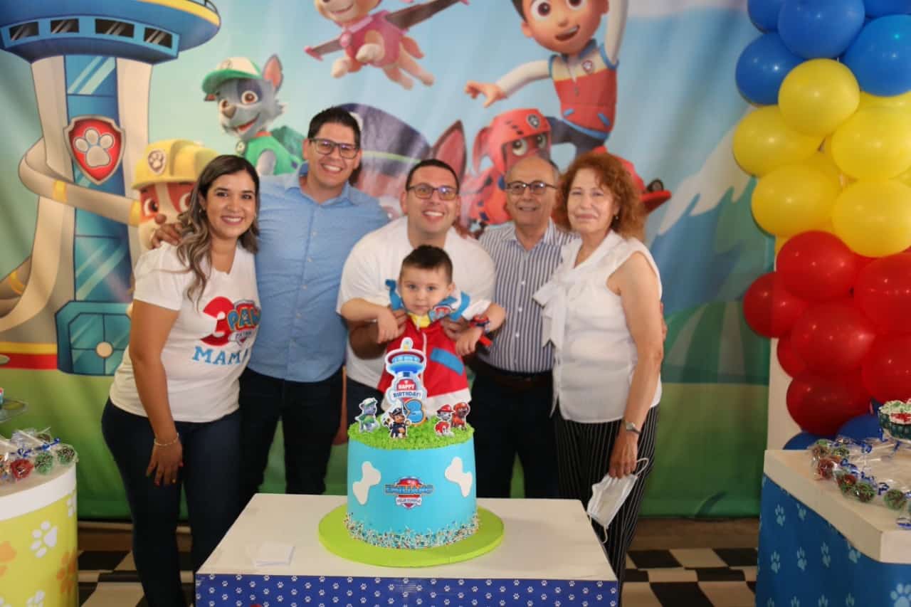 Festeja Emiliano con sus personajes favoritos