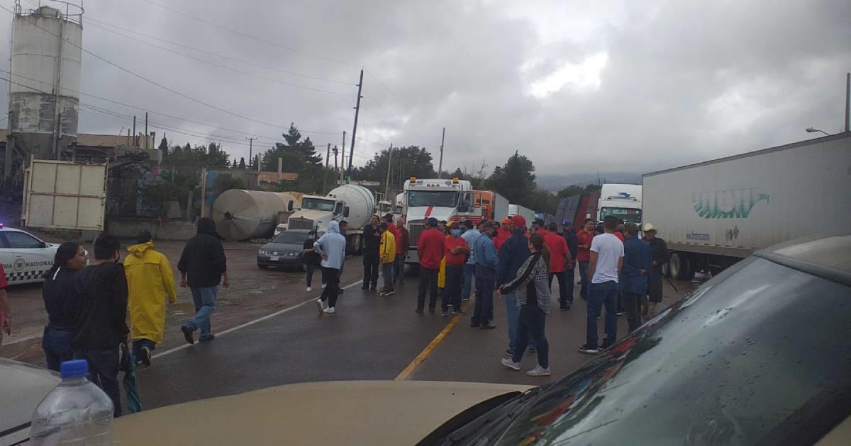 Mineros en Cananea reanudan sus protestas; bloquean Cananera-Ímuris