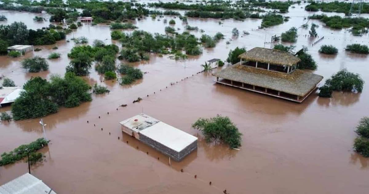 Lluvia arrasa con todo a su paso en Guaymas