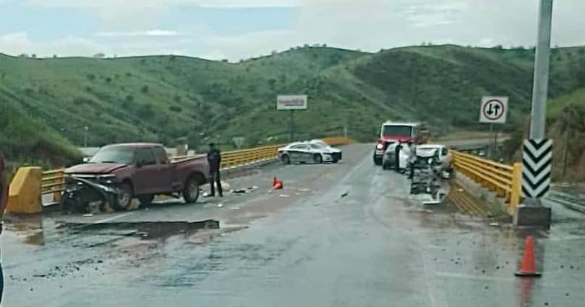 Triple choque en Nogales deja tres personas lesionadas