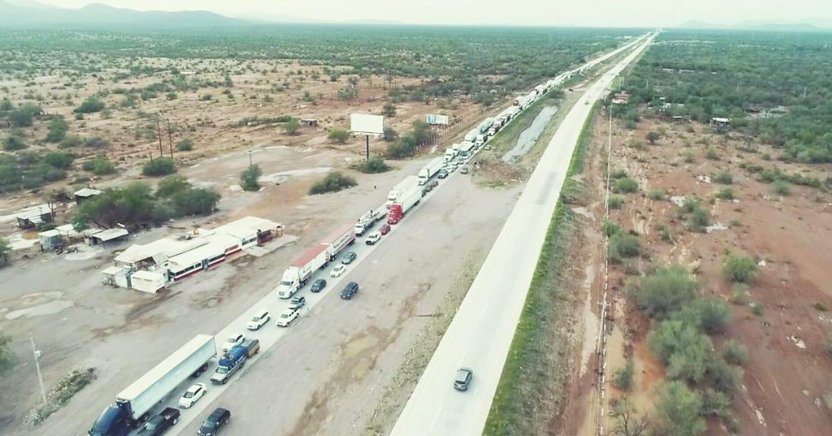 Kilométricas filas genera colapso del puente El Valiente