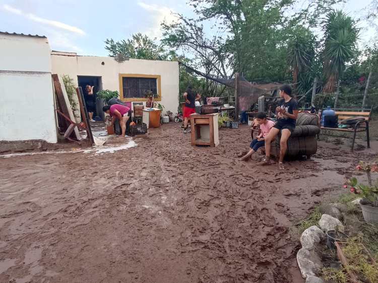 Familias de San José de Guaymas perdieron todo por las inundaciones
