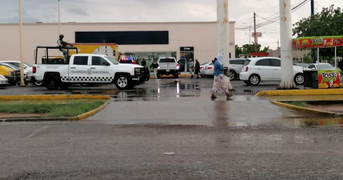 Navojoa: Hombre roba auto y asalta banco; hiere a balazos a guardia