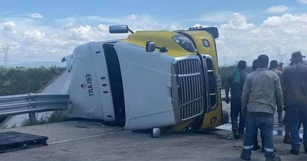 Se vuelca tráiler en la carretera Obregón-Guaymas; hay un lesionado