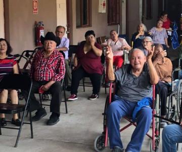 Celebran a abuelitos por su día en Villa Paraíso