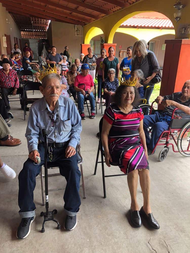 Celebran a abuelitos por su día en Villa Paraíso