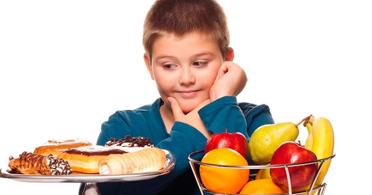 ¿Qué debe comer tu hijo para rendir en la escuela?