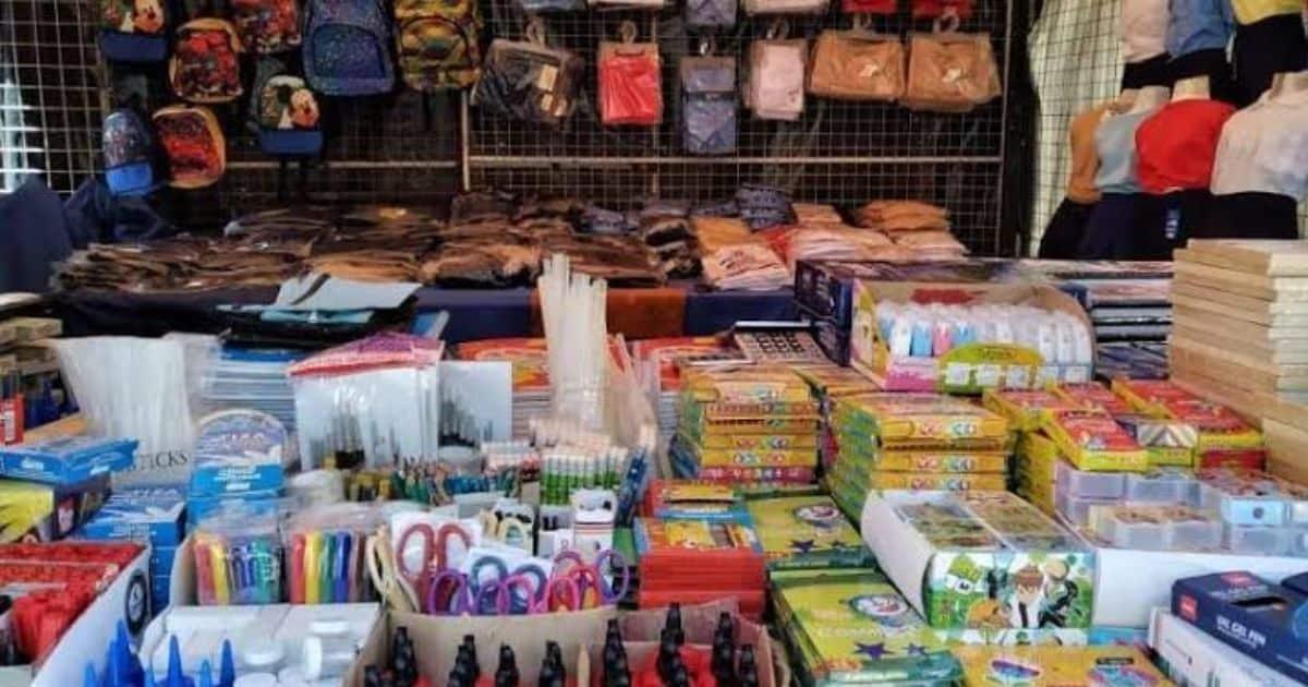 Pequeños comerciantes hacen su agosto Feria Escolar