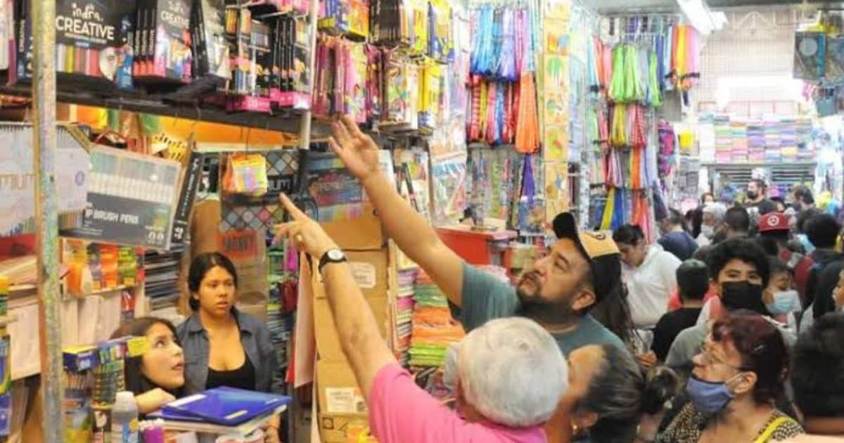 Clases presenciales dan respiro a ventas en comercios: Juventino Félix Lugo