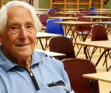 Hombre de 92 años regresa a colegio y obtiene el mejor resultado en examen