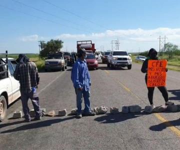 Vecinos de El Triunfito continúan con bloqueo de carretera