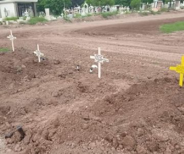Sepultan cuerpos en calidad de desconocidos en Huatabampo y Navojoa