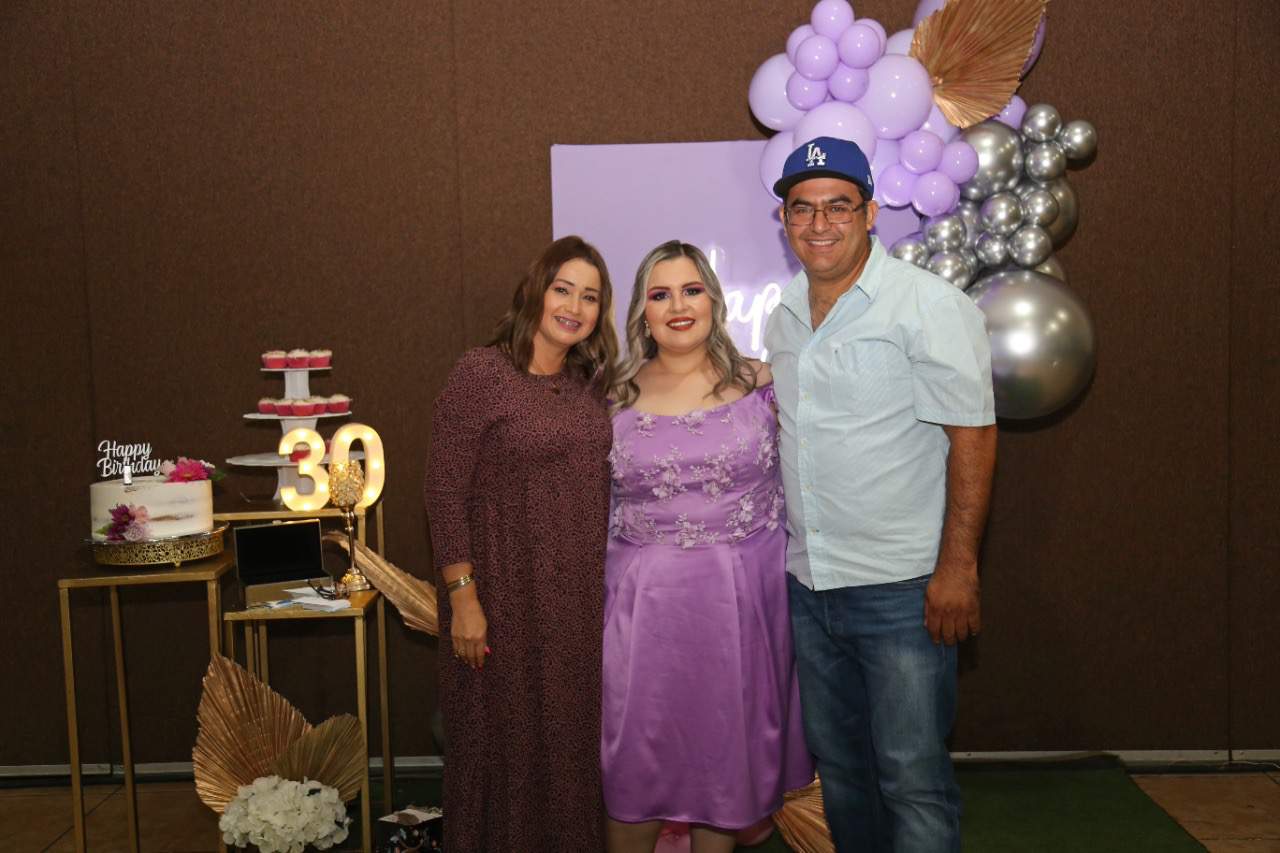 Recibe Ana Rosa memorable festejo