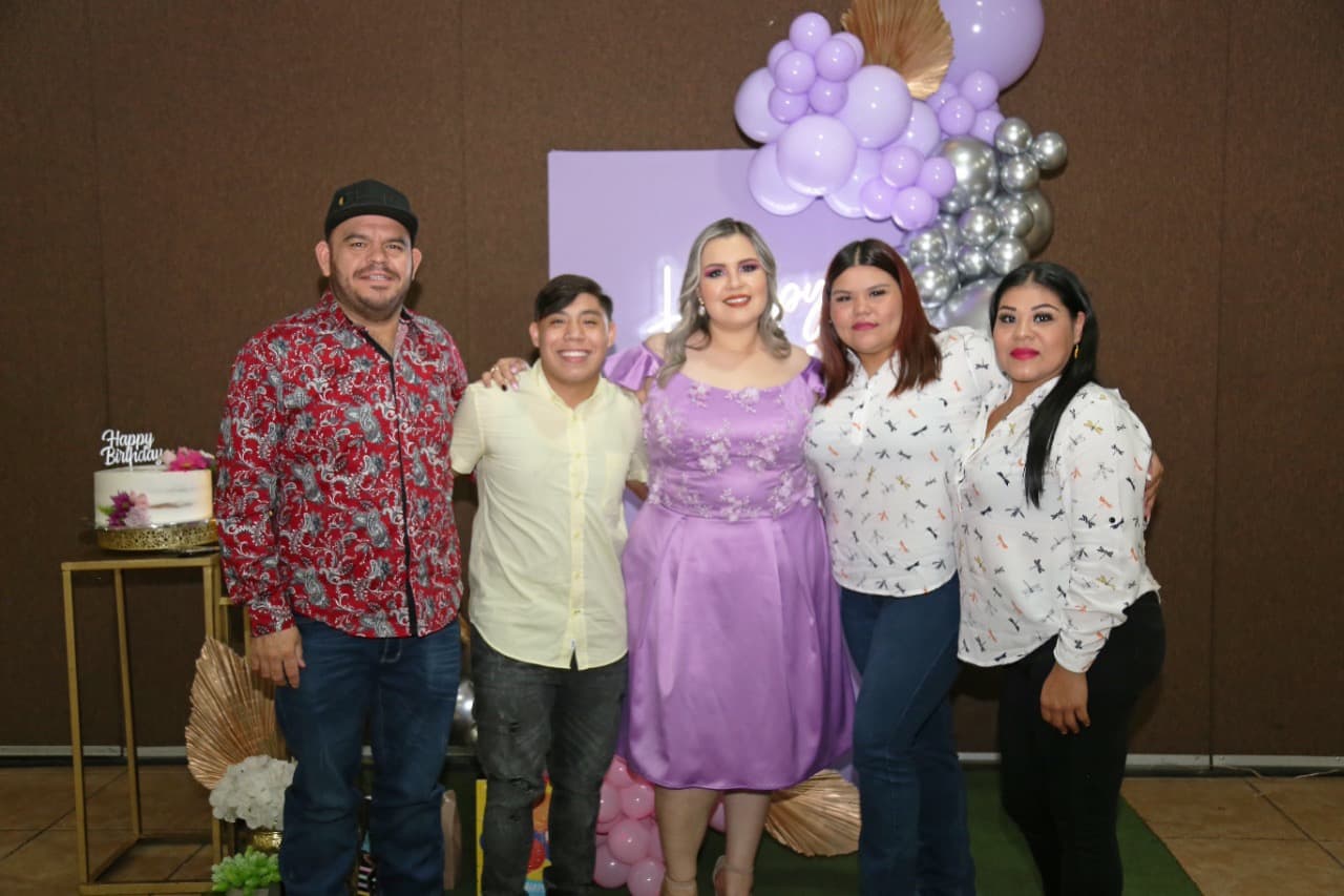 Recibe Ana Rosa memorable festejo