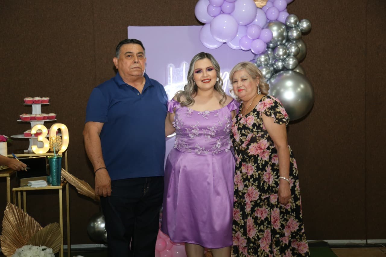 Recibe Ana Rosa memorable festejo