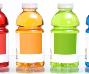 Estas son las bebidas hidratantes no recomendables para niños