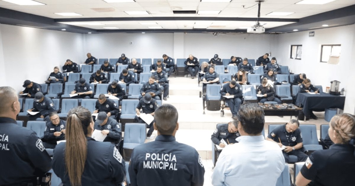 Policías de Nogales presentan exámenes para obtener un ascenso