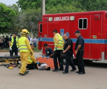 Navojoa: motociclista es embestido por vagoneta y termina en el hospital