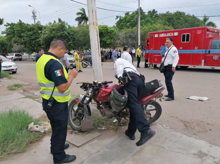 Navojoa: motociclista es embestido por vagoneta y termina en el hospital